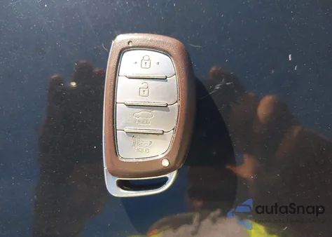 2019 Hyundai Elantra Value Edition z USA, uszkodzony, nr VIN 5NPD84LFXKH446700